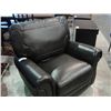 Image 1 : CHOCOLATE BROWN LEATHER RECLINER