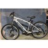 Image 1 : GREY SCHWINN 21 SPD FRONT SUSPENSION MOUNTAIN BIKE