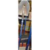 Image 1 : LONG HANDLE SHOVEL WITH HOLE