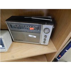 RETRO AM/FM RADIO - 1970'S