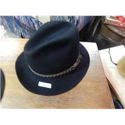 FELT HAT - BLACK