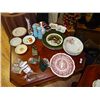 Image 1 : TABLE LOT OF DISHES