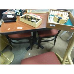 SINGLE PEDESTAL TABLE & 4 CHAIRS