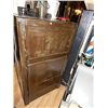 Image 1 : ANTIQUE ICE BLOCK REFRIGERATOR