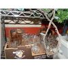 Image 1 : BOX OF GLASSWARE