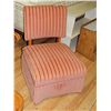 Image 1 : UPHOLSTERED CHAIR - PINK