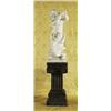 Image 1 : Musizierender Marmor-Putto auf einem Postament, die Figur: weißer Marmor, lebendig und weich gest...
