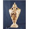 Image 1 : Massive Marmorskulptur, "Prunkvase". Über quadratischer an den Ecken eingezogener Plinthe, konisc...