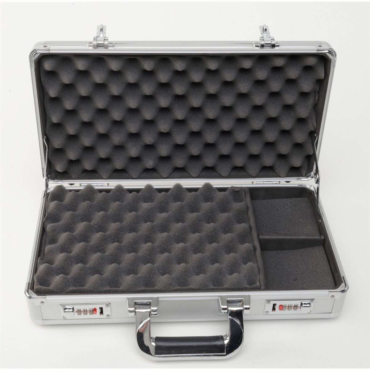 Lot of 3 metal cases including an Infinni padded small briefcase with