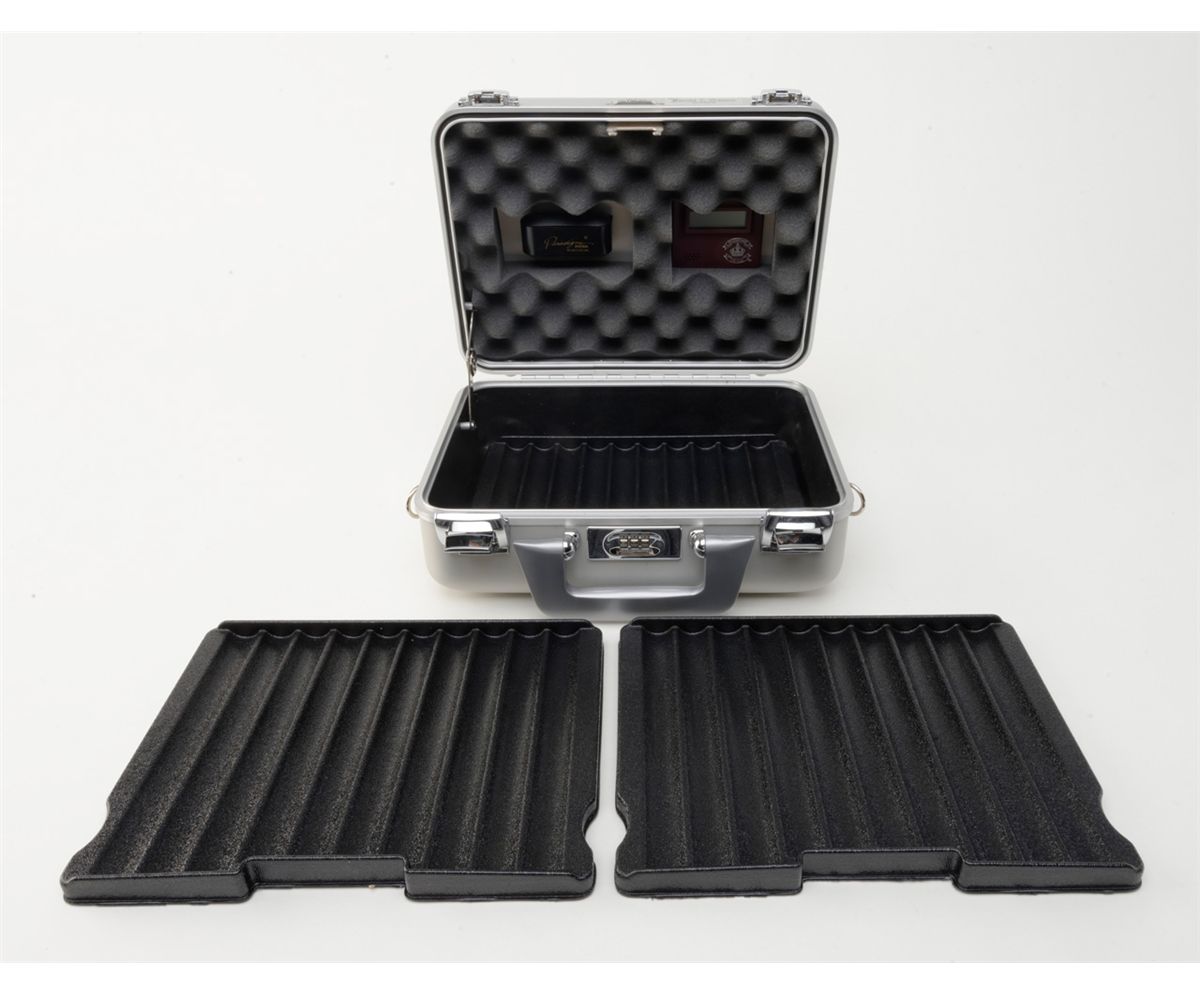 Lot of 3 metal cases including an Infinni padded small briefcase with