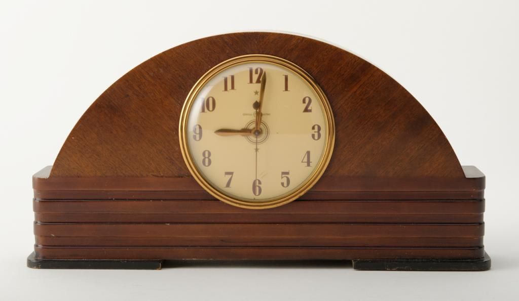 General Electric Mantle Clock. Electric. Wood case. 1940's 50's. Est