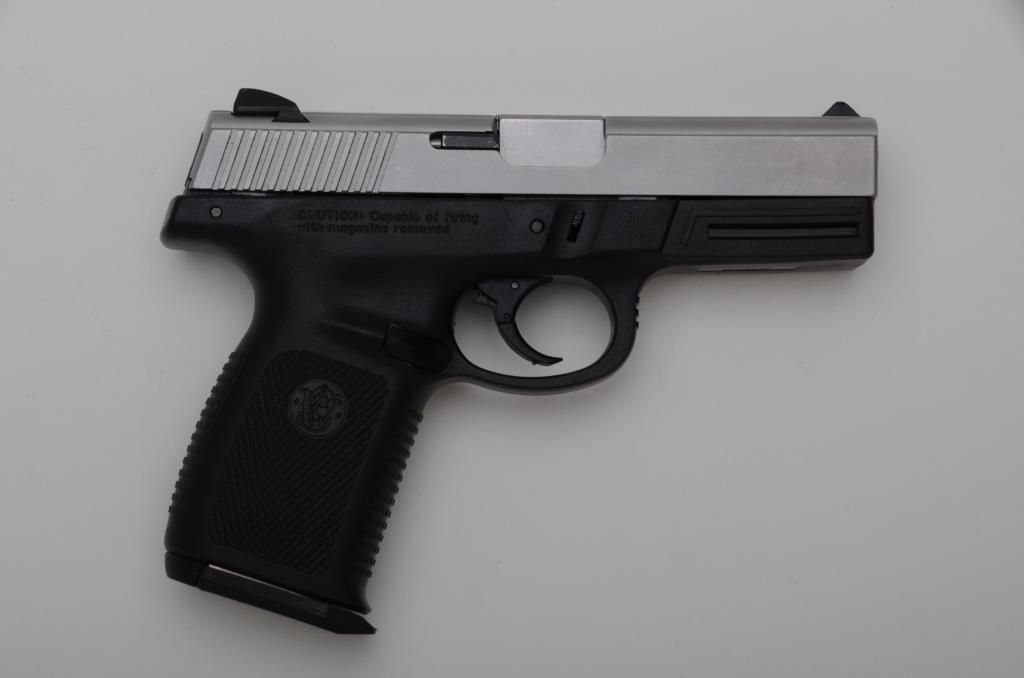 Smith & Wesson Model SW40VE DA semi-auto pistol, .40 S&W cal., 4 ...