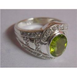 4.490g Ring of Peridot and CZ Sterling Silver