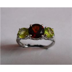 2.050g Ring of Peridot and Garnet Sterling Silver