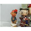 Image 4 : LOT 6 VARIOUS VINTAGE FIGURINES: 3 XMAS CAROLERS,