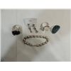 Image 2 : LOT 5 VINTAGE STERLING SILVER (3) RINGS, EARRINGS