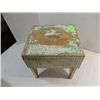 Image 2 : PRIMITIVE VINTAGE DISTRESSED STEP STOOL