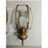Image 3 : LOT 2 EXTERIOR LIGHTING: 1 LAMP POST BRASS LIGHT
