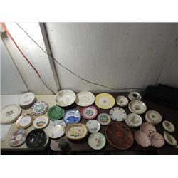 LOT 57 ASSORTED VINTAGE PORCELAIN & CERAMIC PLATE