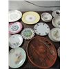 Image 4 : LOT 57 ASSORTED VINTAGE PORCELAIN & CERAMIC PLATE