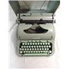 Image 2 : VINTAGE HERMES 3000 PORTABLE TYPEWRITER