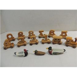 LOT 15 VINTAGE WOOD TOYS: 12 WOOD TRAIN CARS, 3