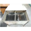 Image 2 : ANTIQUE PRESSED ROLLER METAL DOUBLE WASH BASIN