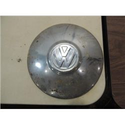 LOT 1 VINTAGE 1960S VOLKSWAGEN CAR OR VAN HUBCAPS