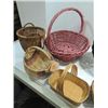 Image 2 : LOT 7 VINTAGE REED WOVEN ASSORTED SIZES BASKETS
