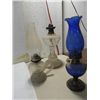 Image 2 : LOT 4 VINTAGE KEROSENE STORM LAMPS (1) COBALT BLUE