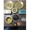 Image 2 : LOT 9 VINTAGE PRESS METAL, 3 BRASS WALL DECORATIVE