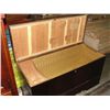 Image 1 : HONDERICK FURNITURE COMPANY CEDAR LINED BLANKET BOX