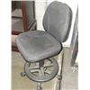 Image 1 : BLACK GAS LIFT OFFICE CHAIR