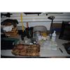 Image 1 : LARGE LOT OF MISC BATHROOM ITEMS