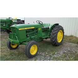 John Deere 2010 Farm Tractor