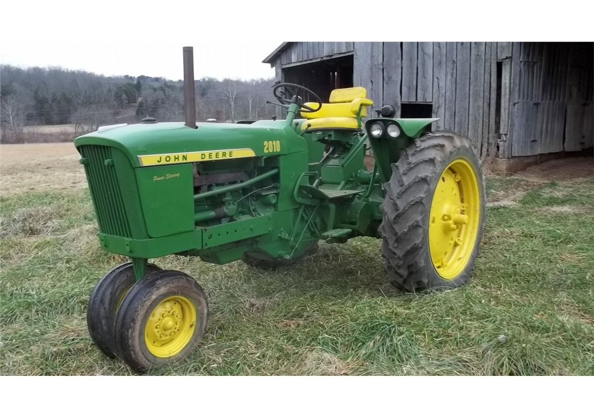 John Deere 2010 Farm Tractor