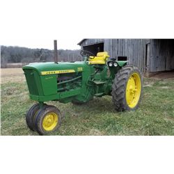 John Deere 2010 Farm Tractor