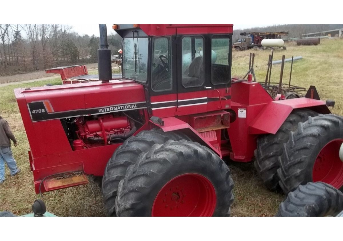 1978 IH 4786 Farm Tractor