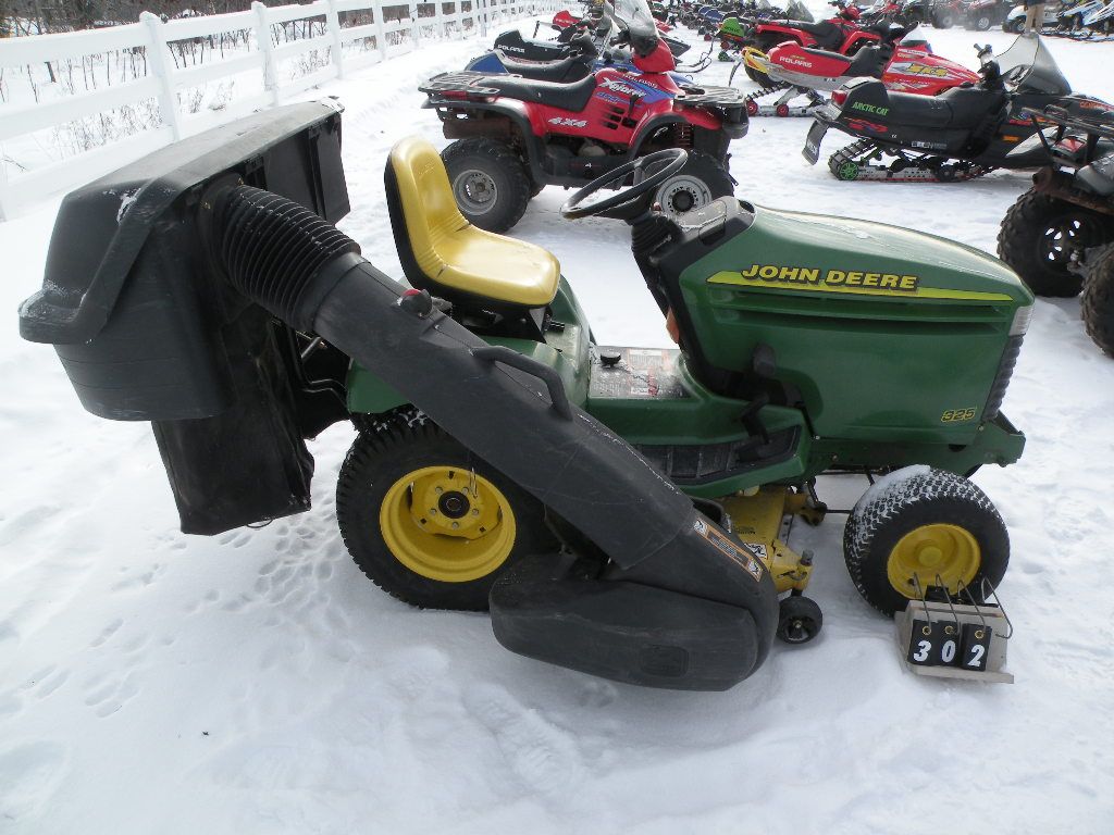 John Deere 325 w/powerflow bagger M00325B014341