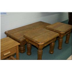 Lg Rustic Pine Style Cofee Table w/large bulbous feet