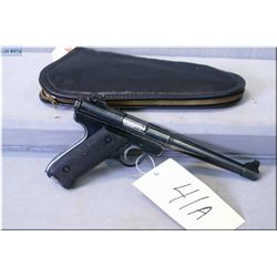 Ruger mod.MARK 1 ,.22 L.R. clip fed   9-shot  s/auto pistol w/174 mm[ blued  finnish checked black g