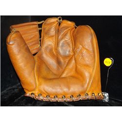 Vintage Wilson Fielders Glove. No Signatures. Appraised or estimated retail value $2000. No COA.  Al