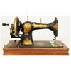 Image 10 : Jones Family CS Hand Crank Sewing Machine