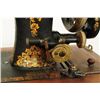 Image 4 : Jones Family CS Hand Crank Sewing Machine