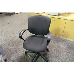 GLOBAL SUPRA BLACK MID BACK TILTER CHAIR