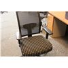 Image 2 : BLACK AND WHITE MESH BACK TASK CHAIR