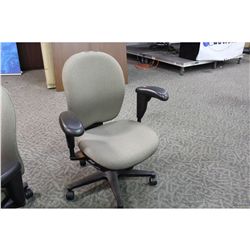 HERMAN MILLER AMBI BEIGE TASK CHAIR