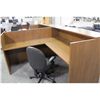 Image 2 : CHESTNUT L-SHAPE RECEPTION DESK