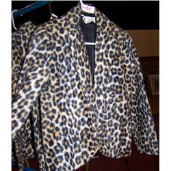 VINTAGE LEOPARD PRINT LADIES JACKET IN VERY GOOD CONDITION