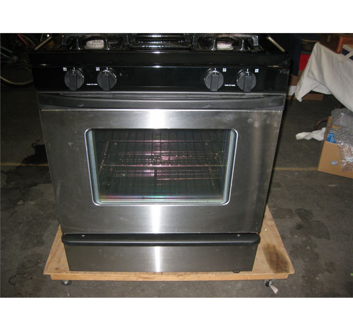 Whirlpool Gold Accubake Gas Stove/Oven,